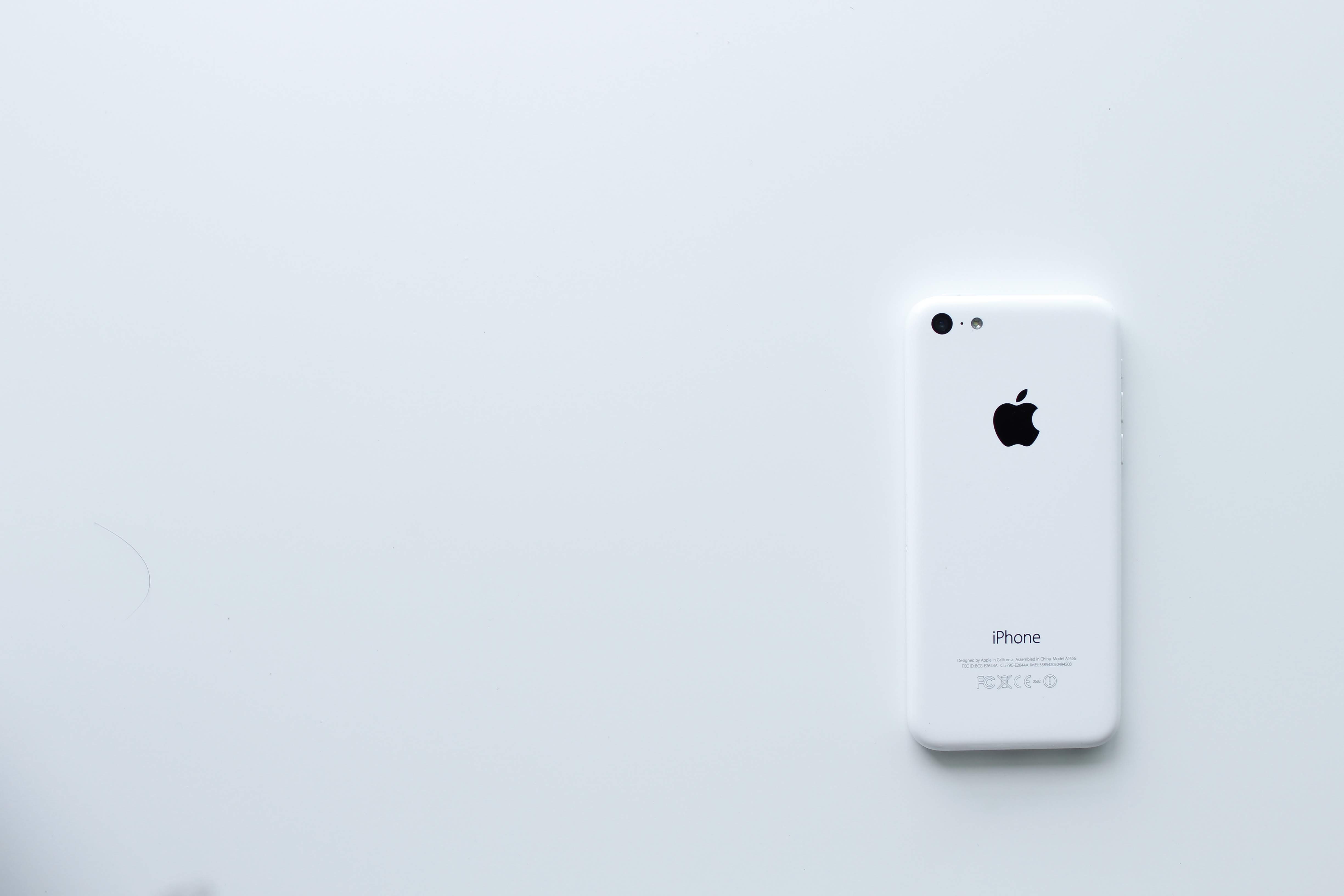 側面から見た白い iPhone 5c