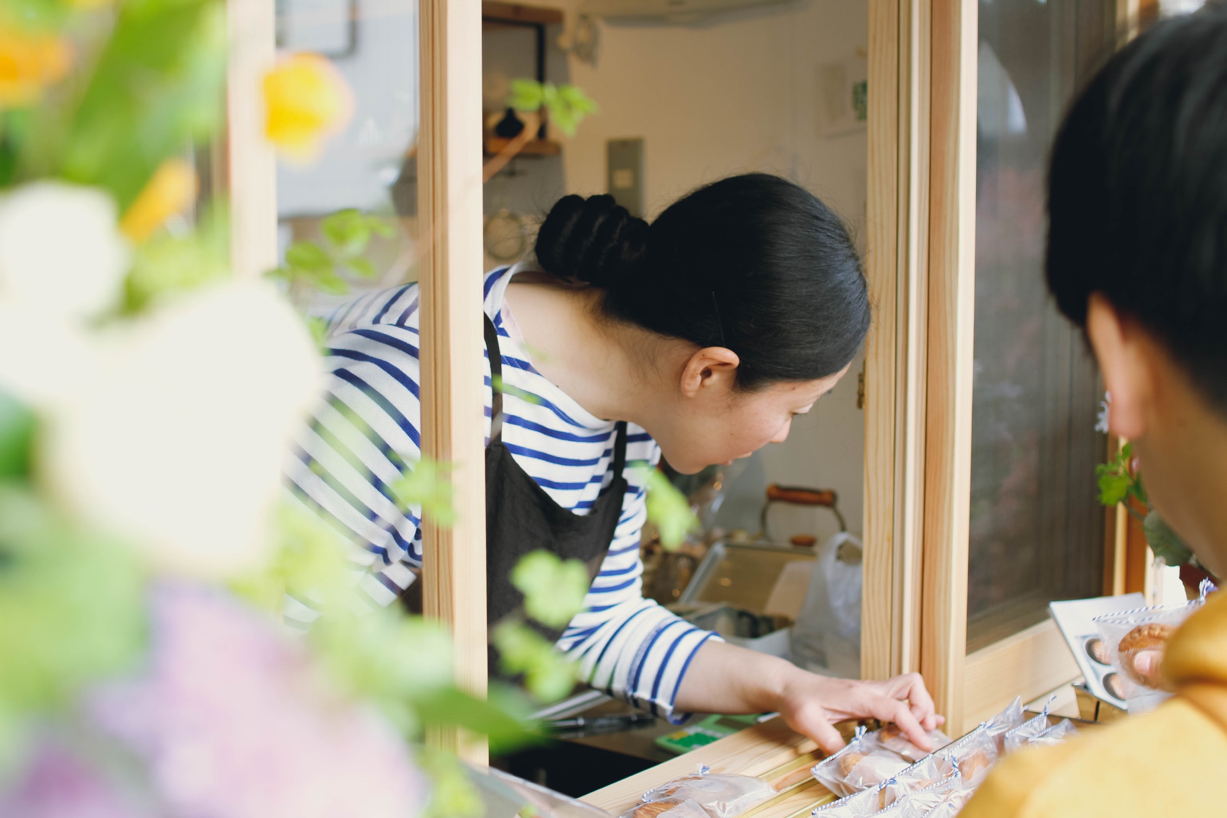 小屋を改装したおやつsirimiriの入口